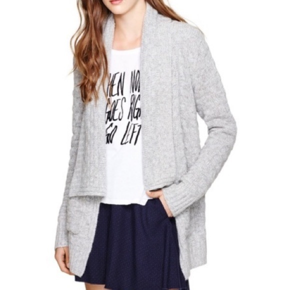 ⭐️HOST PICK ⭐️ Aritzia - Talula Gray Cashmere Knit Cardigan - Picture 1 of 6